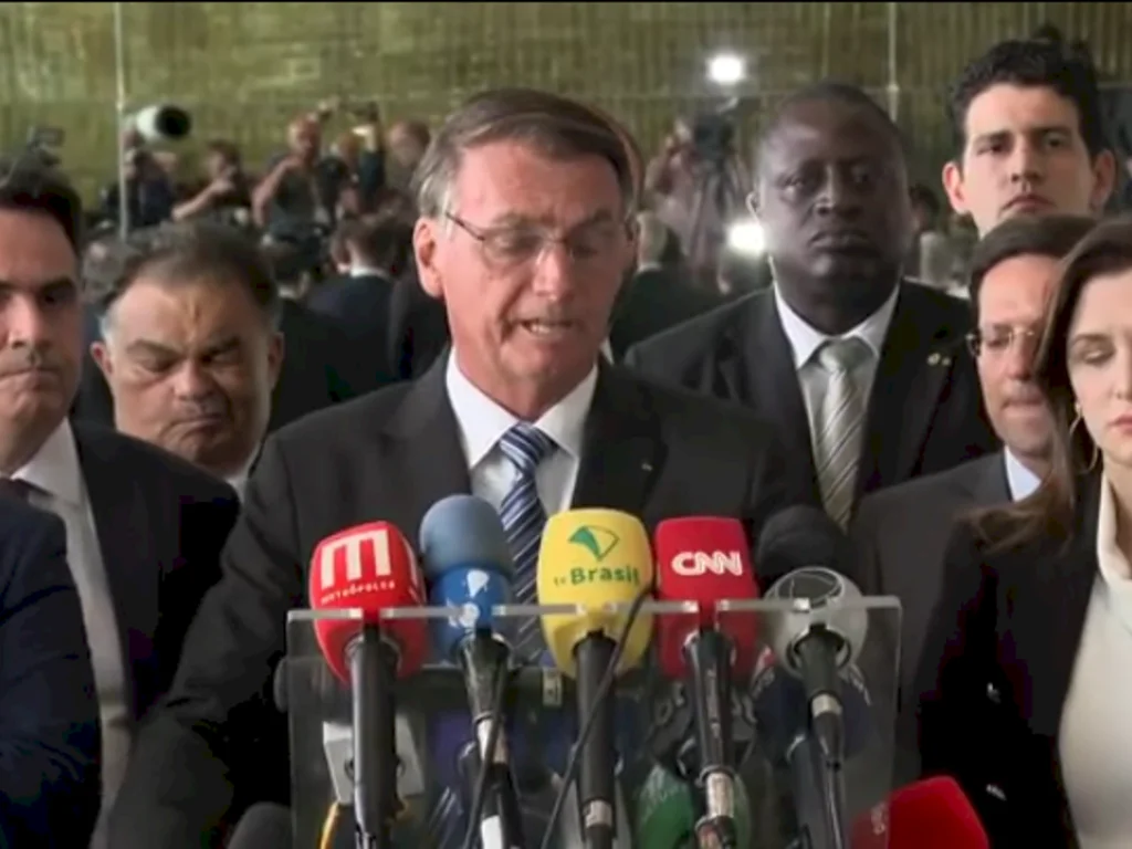 Bolsonaro afirma que respeitará Constituição