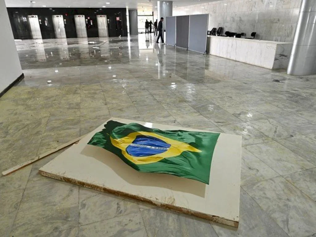 PF libera idosos e mães com crianças detidos em atos golpistas