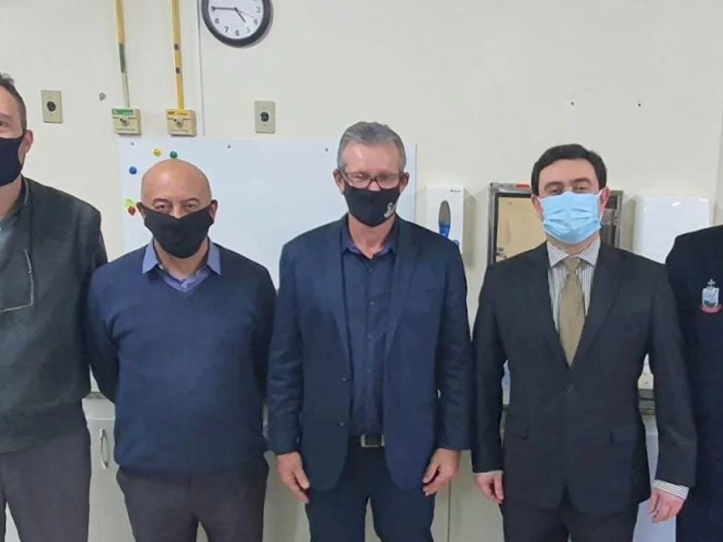 ‘Jamais mergulhe de cabeça no coração de pessoas rasas demais’  –  Alexandro Gruber