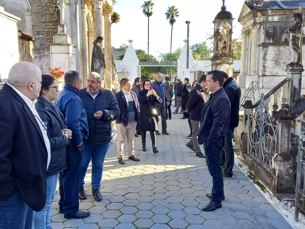 Aniversário tem lançamento do projeto Cemitério Memória Viva