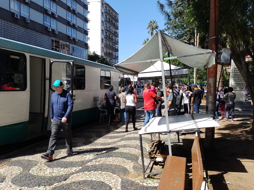 Vacinação na praça mobiliza mais de 150 bageenses