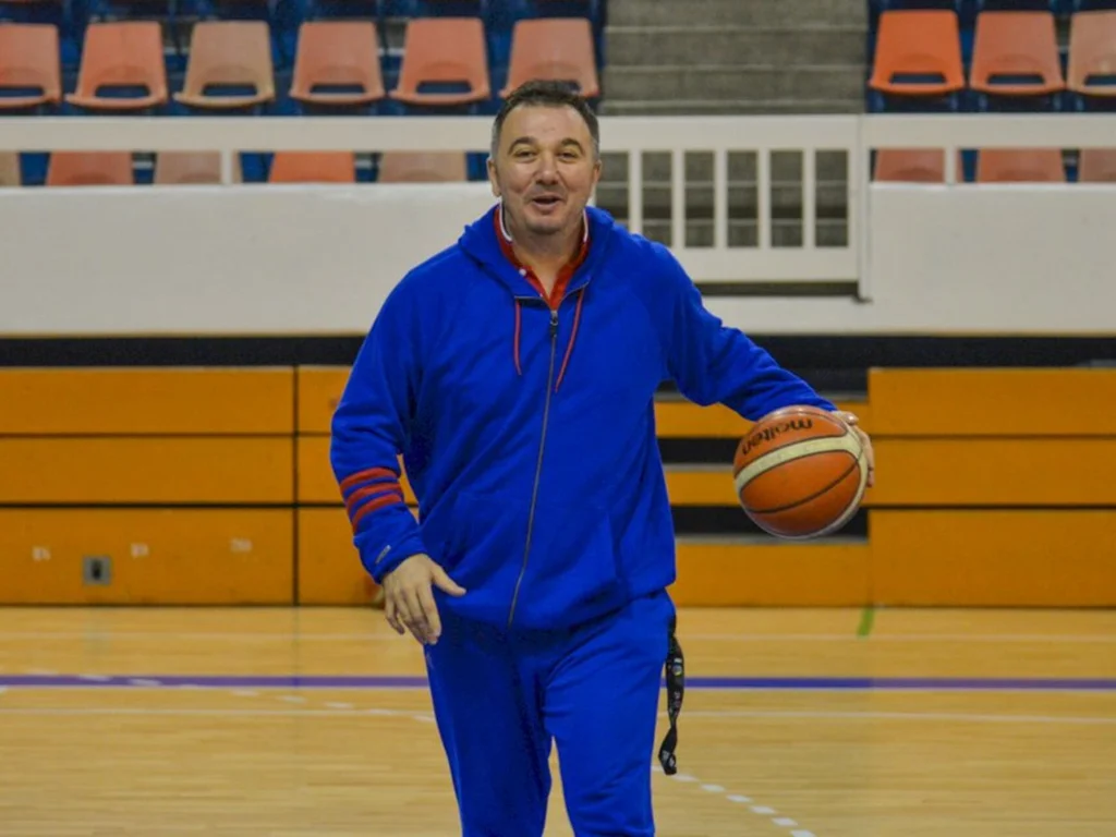 Basquete recebe técnico Zeljko Vasiljevic