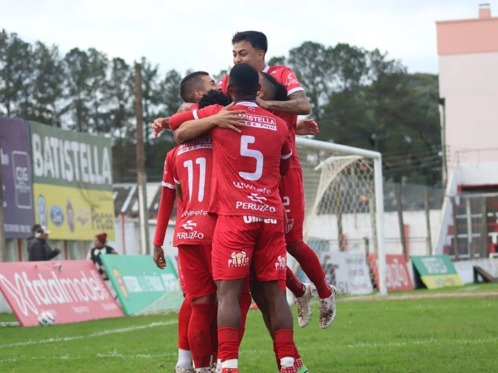 Guarany goleia e garante classificação