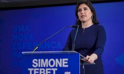 Hamm entrega ônibus e anuncia emendas