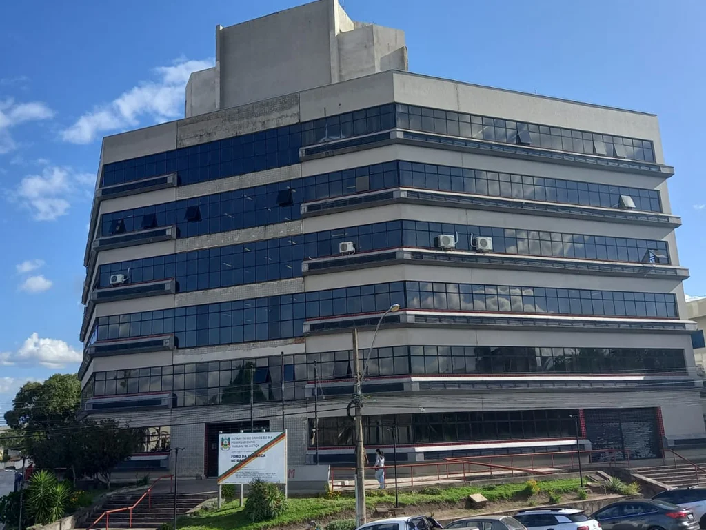 Acusado de feminicídio vai a júri popular nesta terça