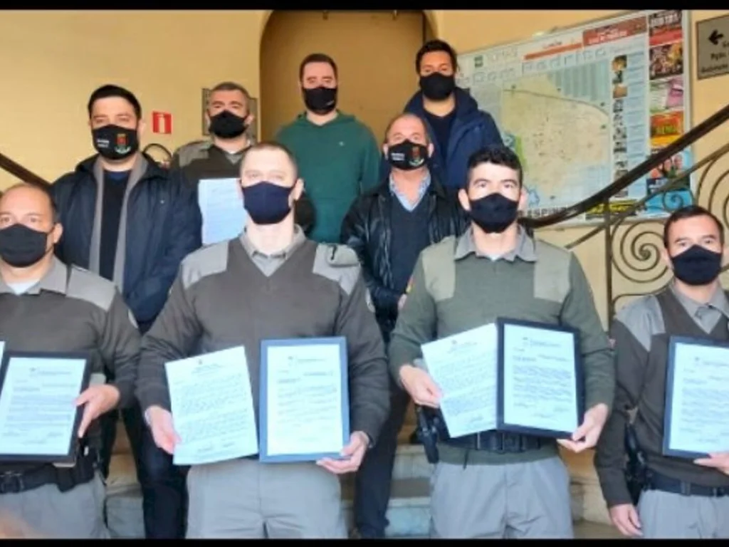 Brigadianos que salvaram bebê são homenageados?