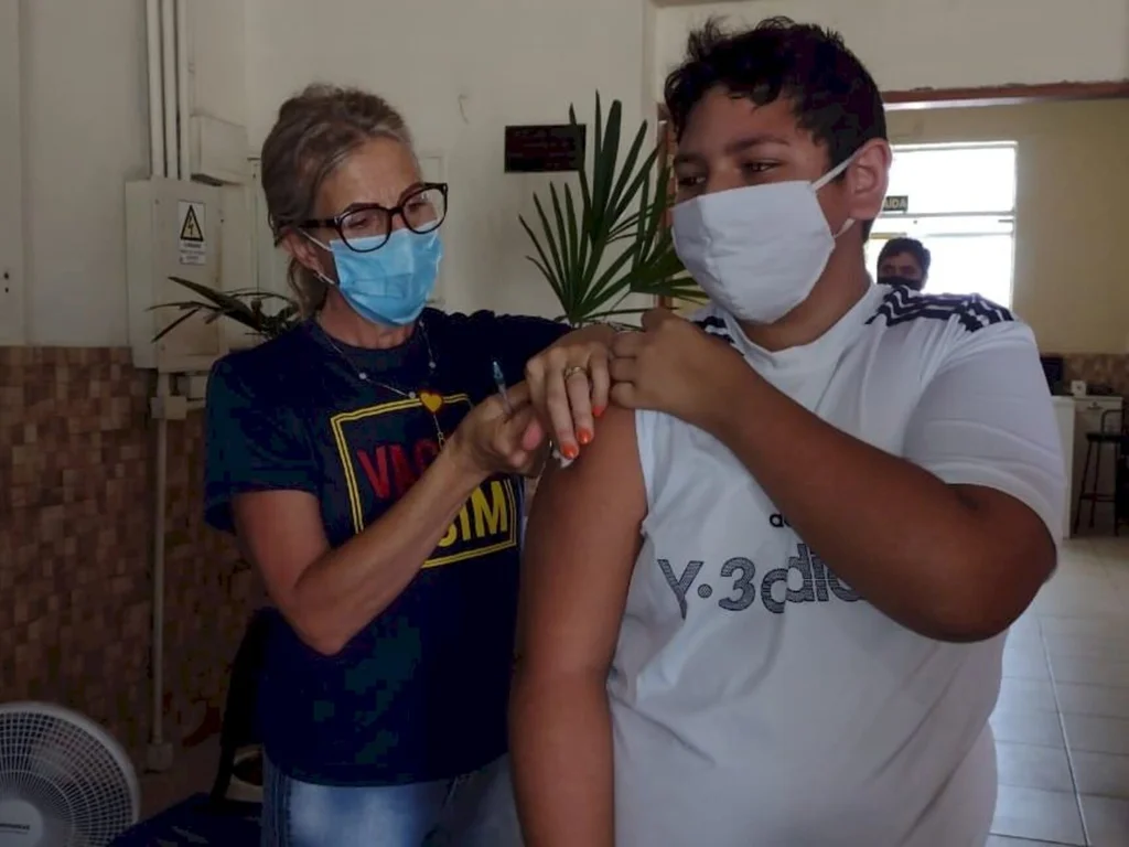 Começa vacinação de crianças de 8 e 9 anos