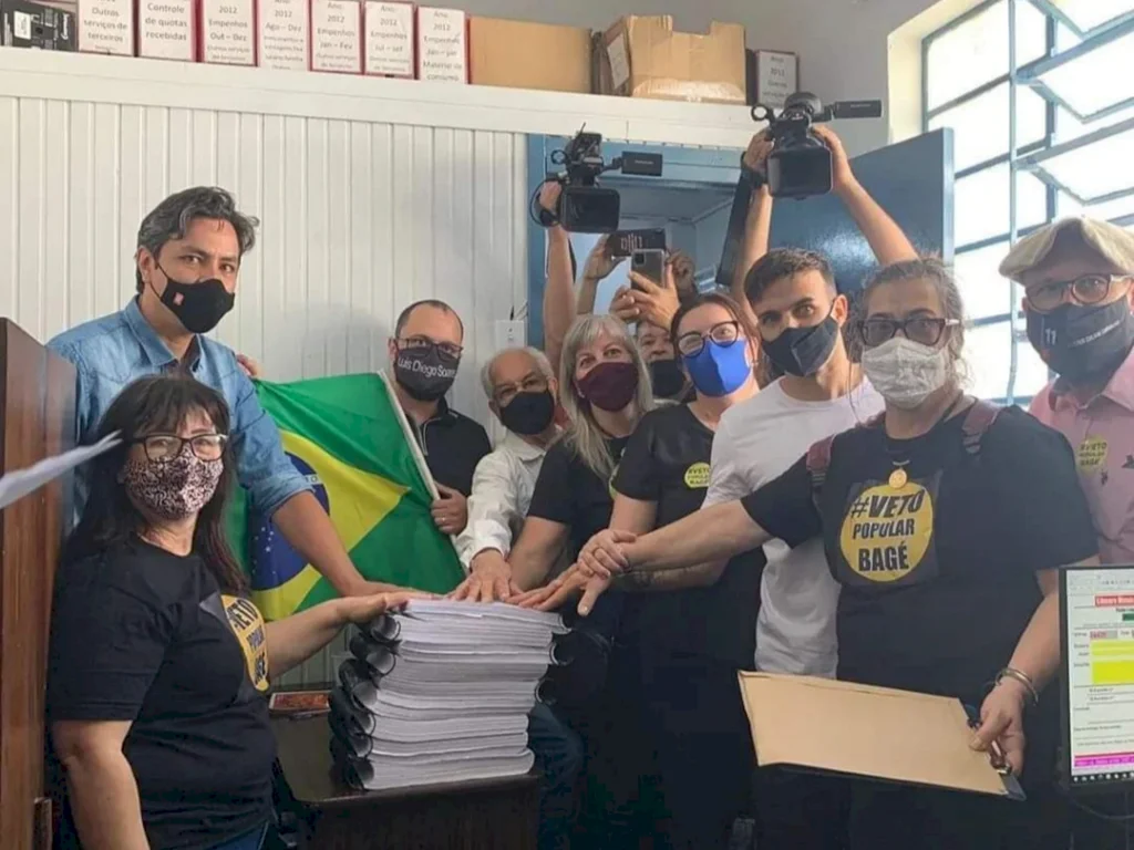 Com 18 mil assinaturas, veto popular é protocolado no Legislativo