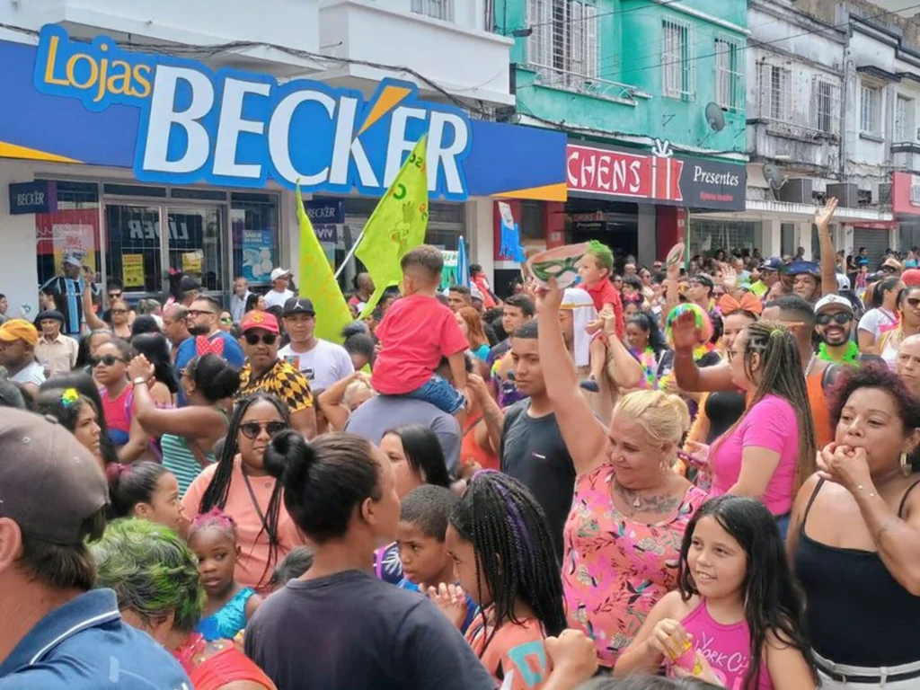 Alegria toma conta da avenida Sete de Setembro