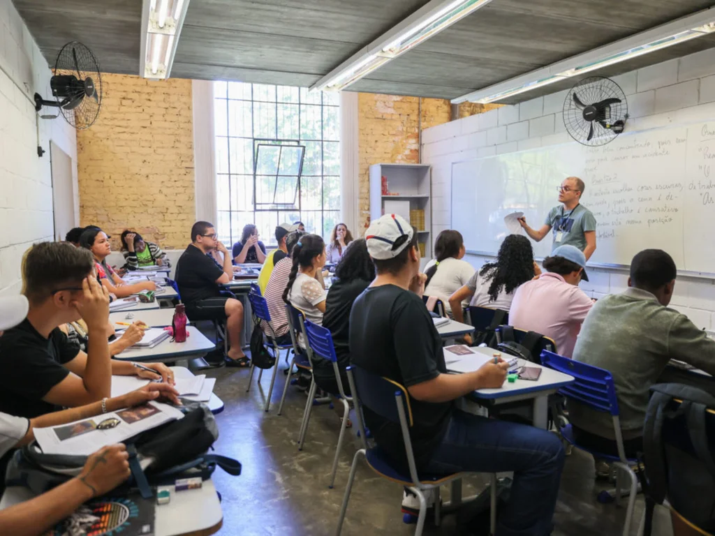 Divulgada lista de pré-inscritos para Educação Profissional e EJA