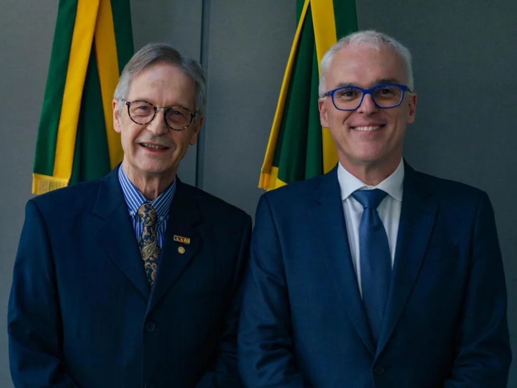 Decano ficará em cargo até o fim do mês