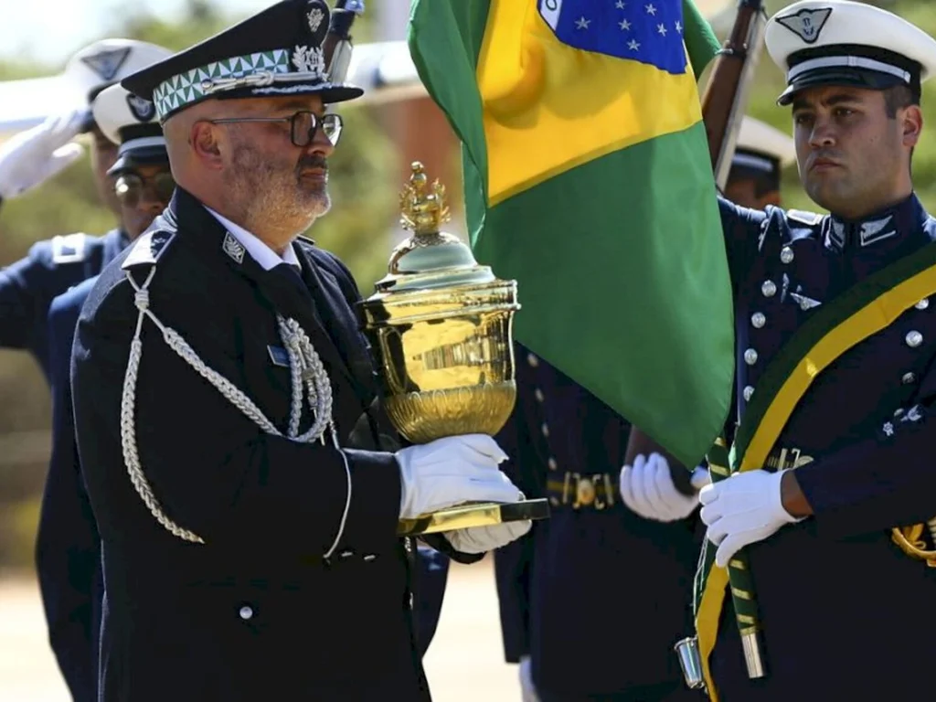 Coração de D. Pedro I chega ao Brasil
