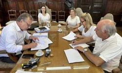 Assinatura de aditivo assegura transferência do Clube Comercial