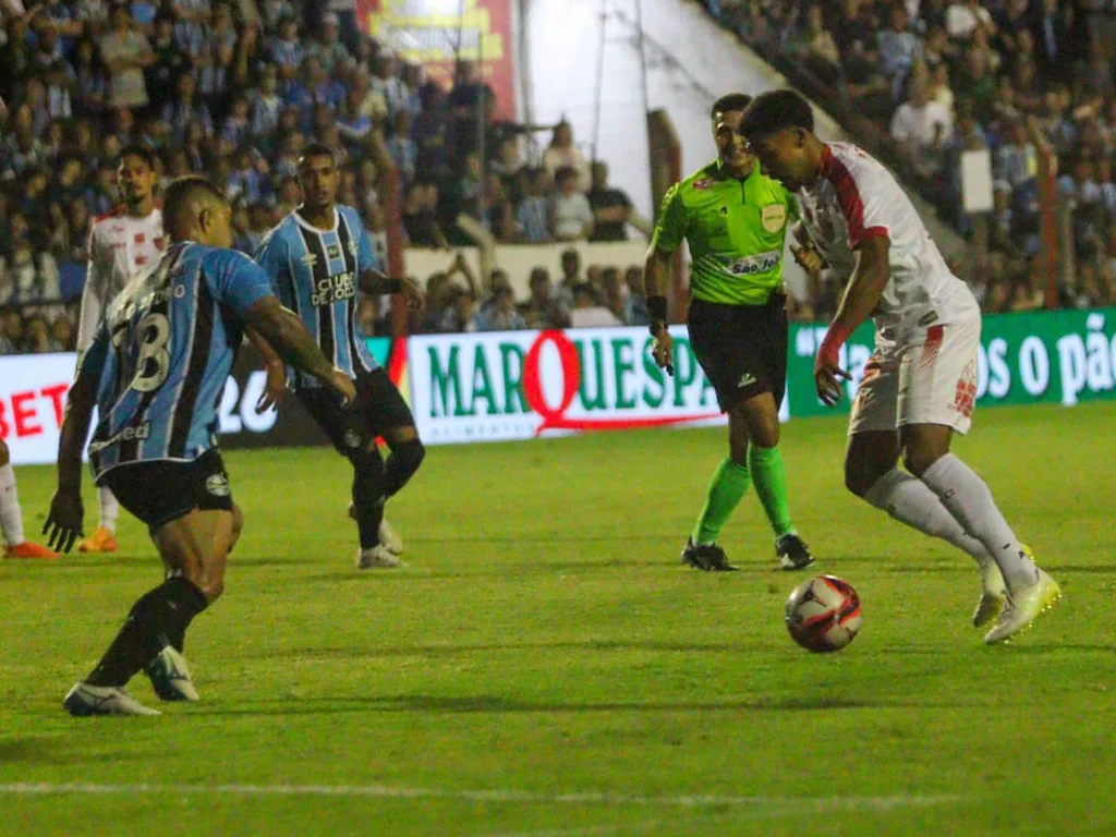 Guarany entra na zona da morte e precisa vencer