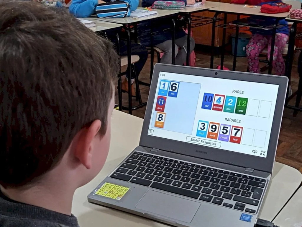 Escolas estaduais recebem mais de 1,1 mil ‘chromebooks’