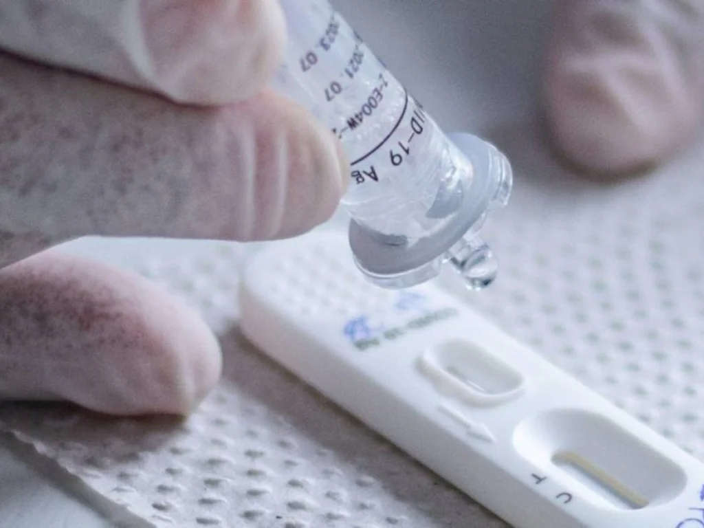 Queda de testagem e positivados