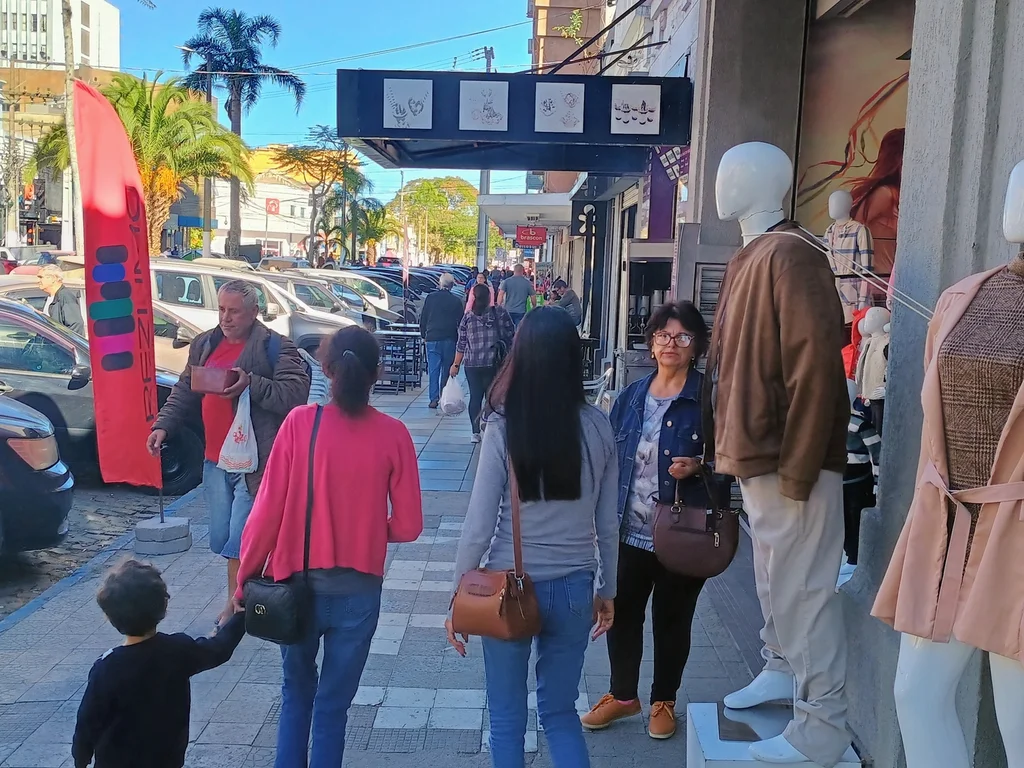 Comércio aposta no Dia das Mães, mas clima quente gera apreensão