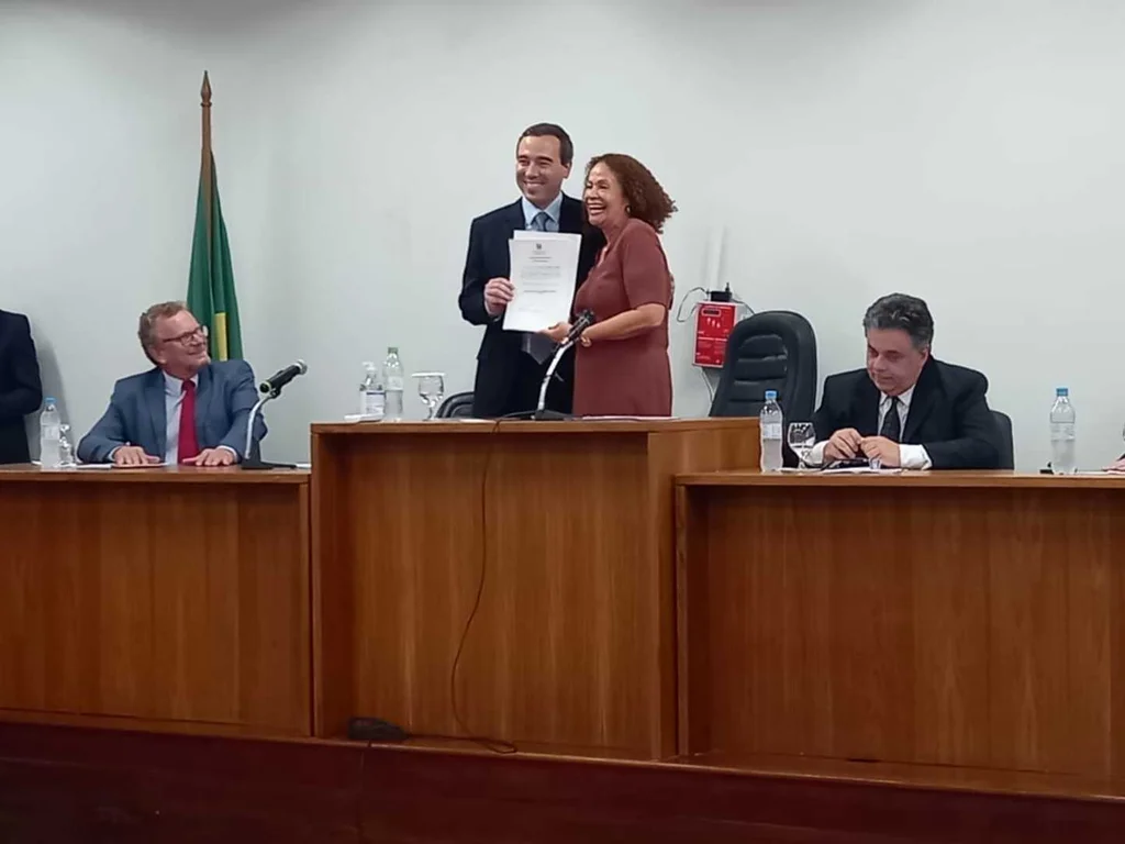 Alto escalão do TJ/RS participa de visitas e de solenidade