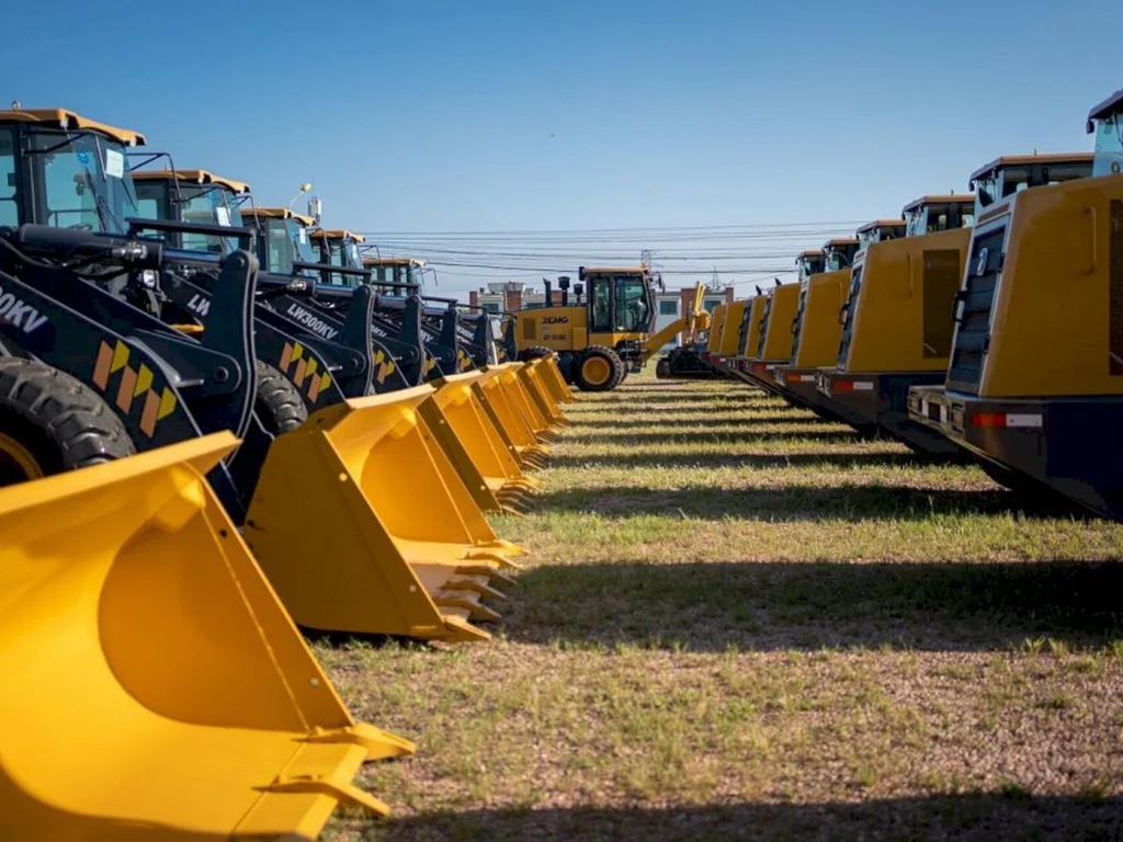 Deputados contemplam Bagé com máquinas pesadas