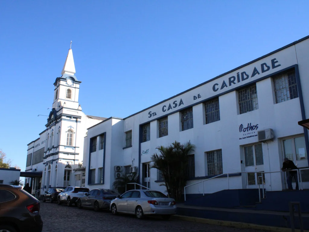 Prefeitura e Conselho de Saúde criticam redução de serviços do SUS