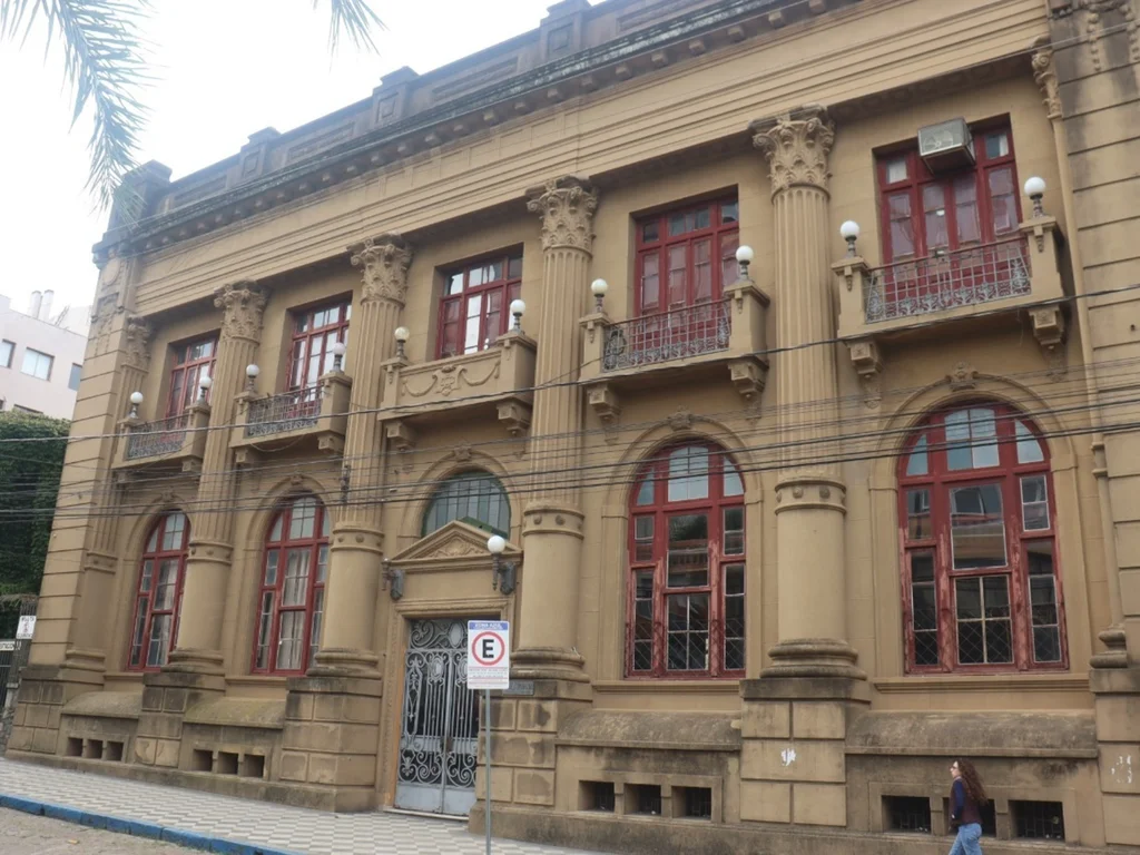 Comunidade é convidada a decidir futuro do Comercial