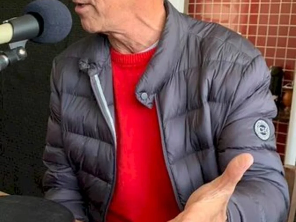 ‘Penso que não ter necessidade é coisa divina e ter as menores necessidades possíveis é o que mais nos aproxima do divino’   Sócrates