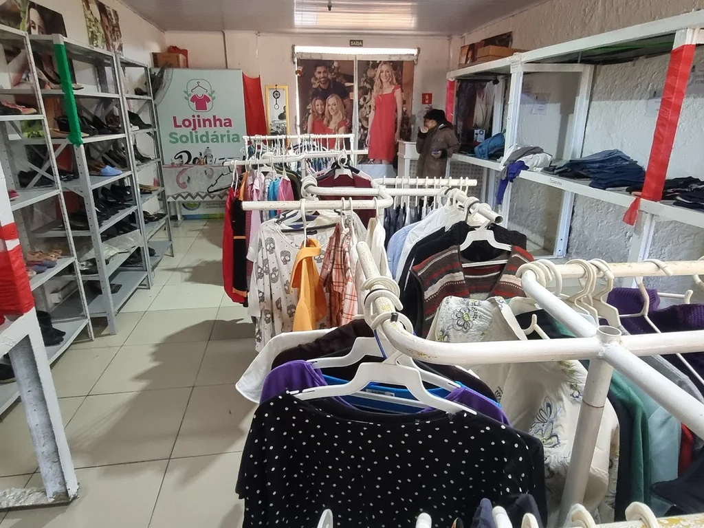Lojinha Solidária registra de 25 a 40 atendimentos diários