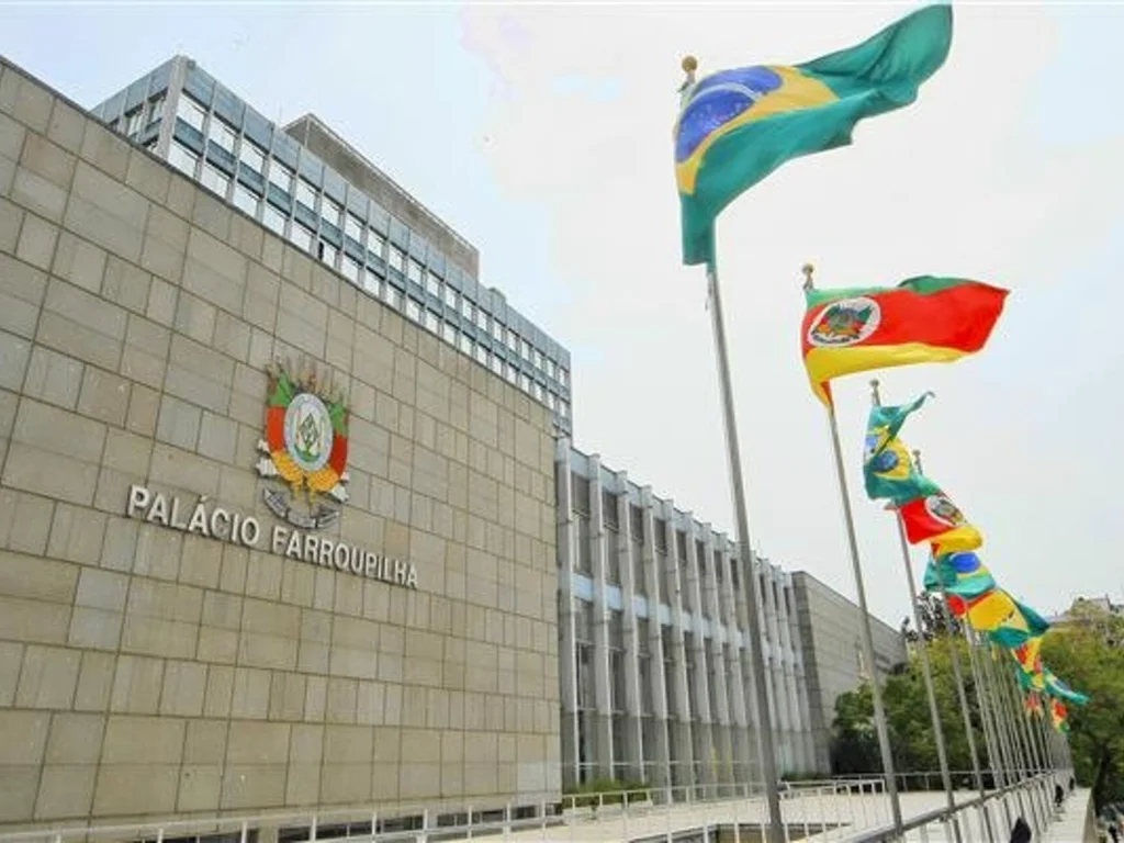 Quase 28 mil candidatos tentam se eleger para as casas legislativas