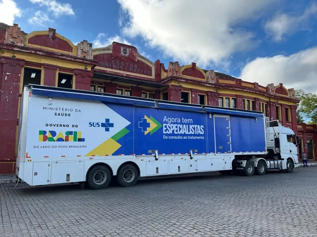 Carreta da saúde da mulher inicia atendimentos nesta quarta