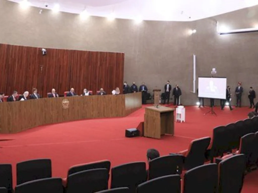 Eleitor não pode votar com celular