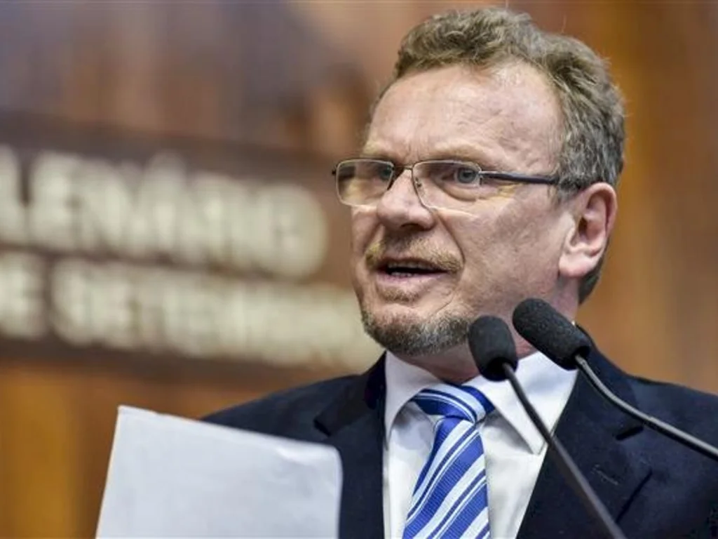 Bancada do PT vota contra educação domiciliar