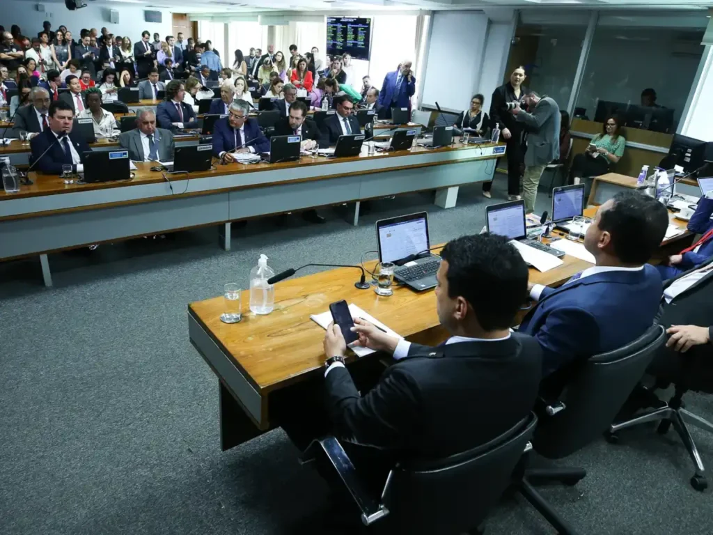 PEC que propõe fim da reeleição no Executivo será votada nesta quarta