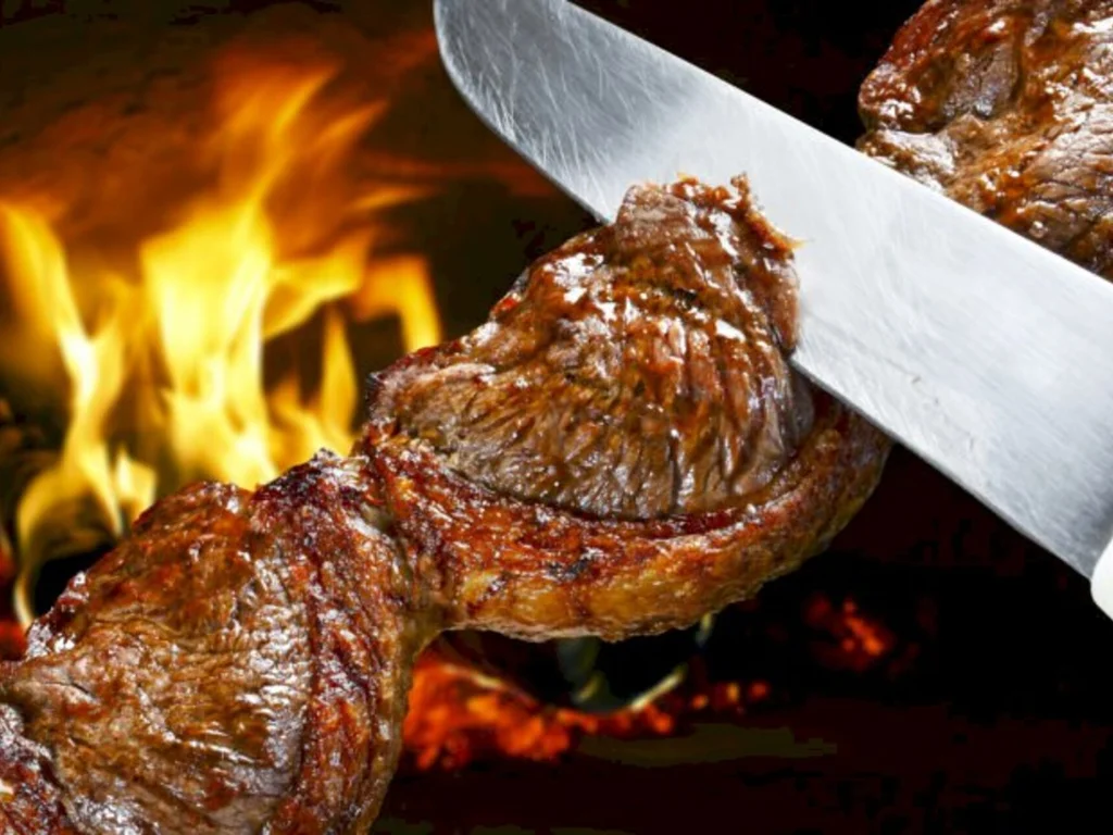 Restaurantes contratam garçons para o Dia das Mães