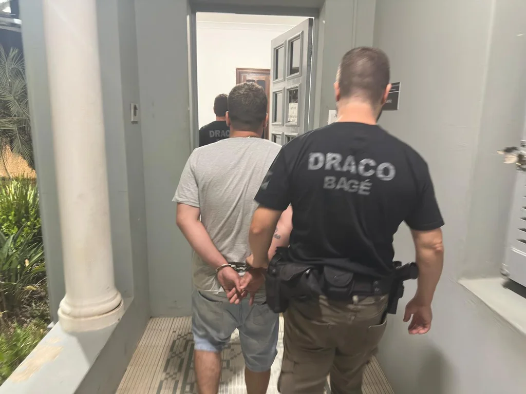 Homem com mandado por tráfico é preso em ação integrada