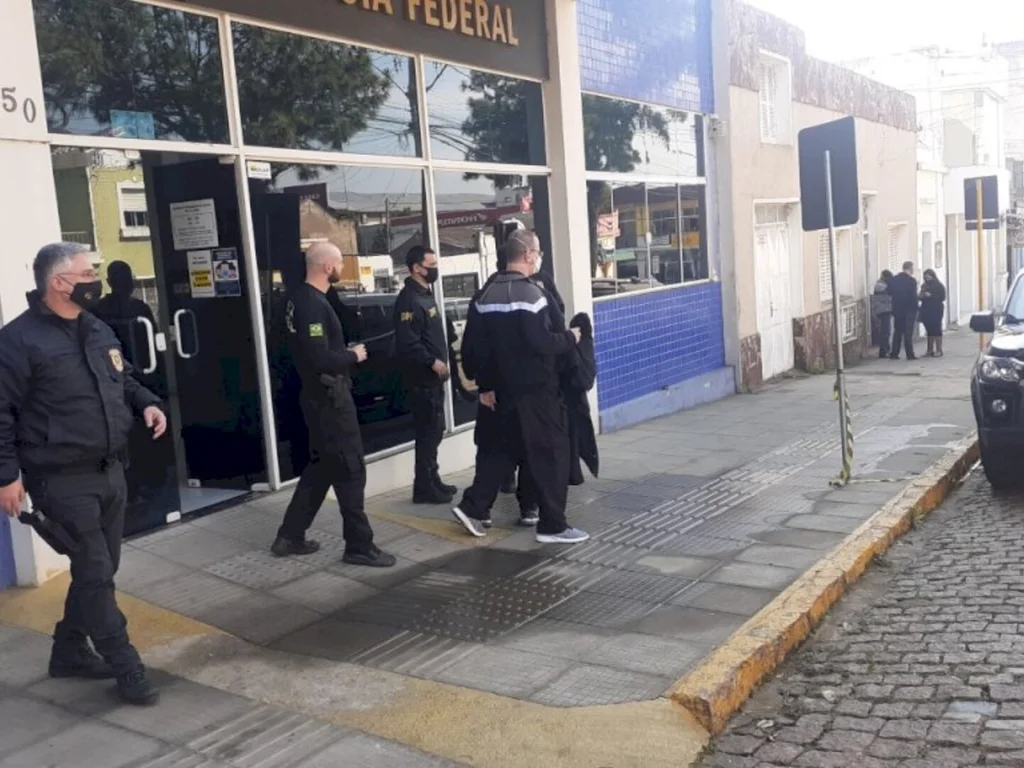 Policia Federal prende 12 de uma  organização criminosa em Bagé