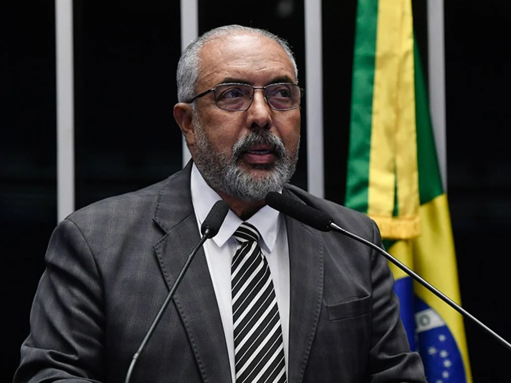 Paim defende redução da jornada de trabalho sem corte salarial