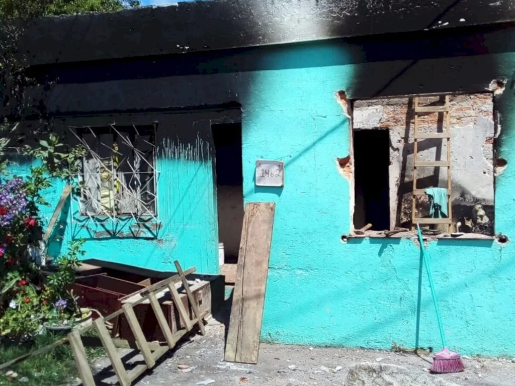 Família busca ajuda para reconstruir casa