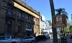 Armas e rádios comunicadores são apreendidos