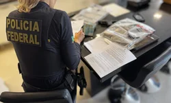 PRF flagra motorista sob efeito de álcool após tombamento