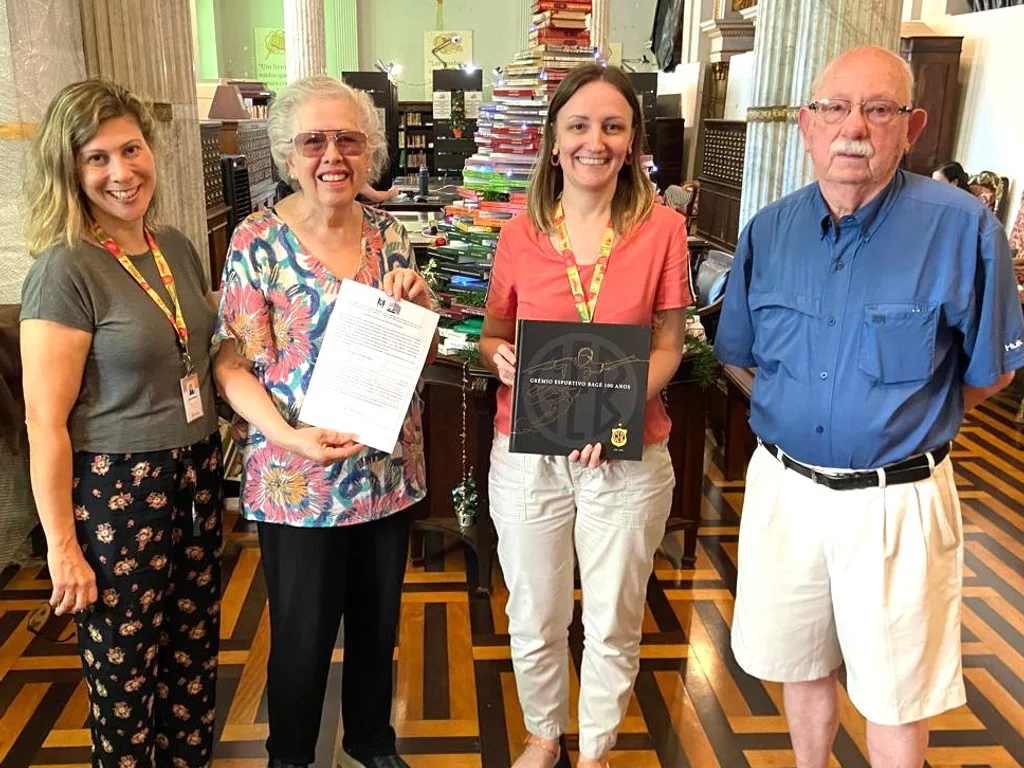 Obra dos 100 anos do Bagé chega à Biblioteca Pública do RS