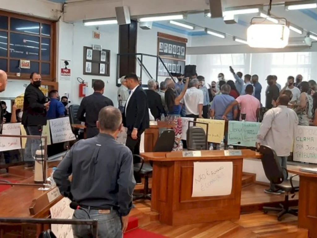 Decisão foi estendida mais uma vez para a noite