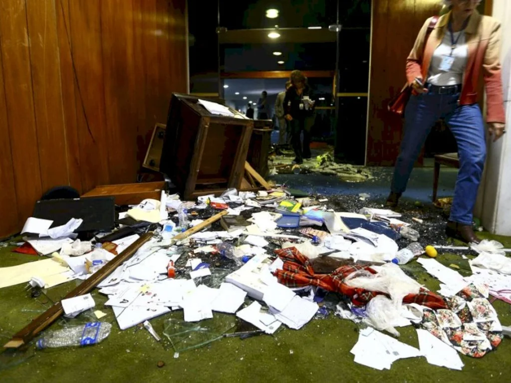 Relatório aponta aumento da violência policial e ataques à democracia