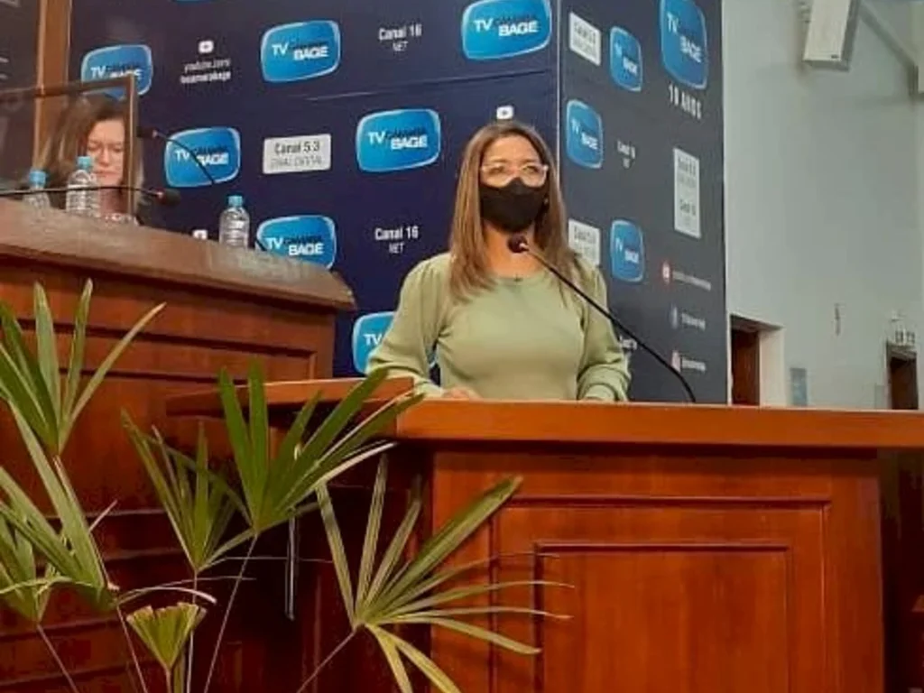 Cáren quer reduzir tempo de sala de aula