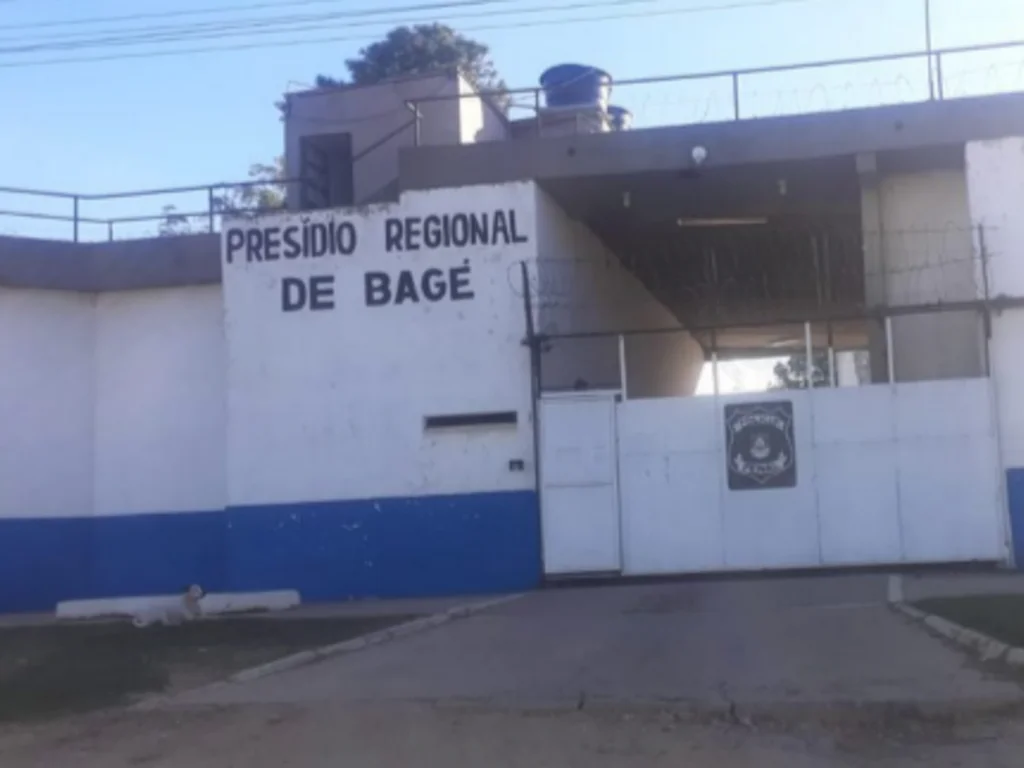 Assassino usa celular dentro do Presídio para debochar da Justiça