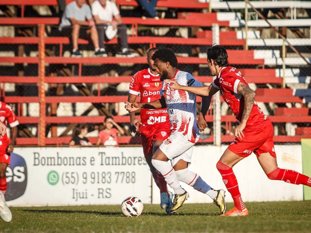 Guarany joga bem, mas termina rodada na lanterna