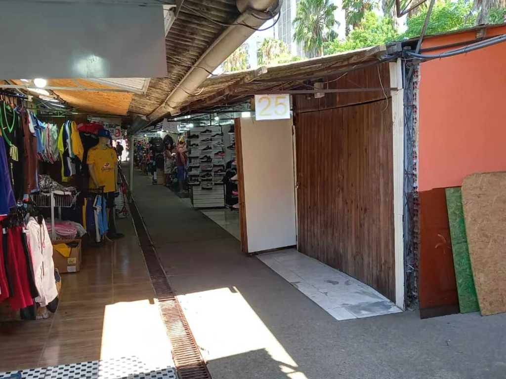 Camelôs buscam alternativa para venda do CIC