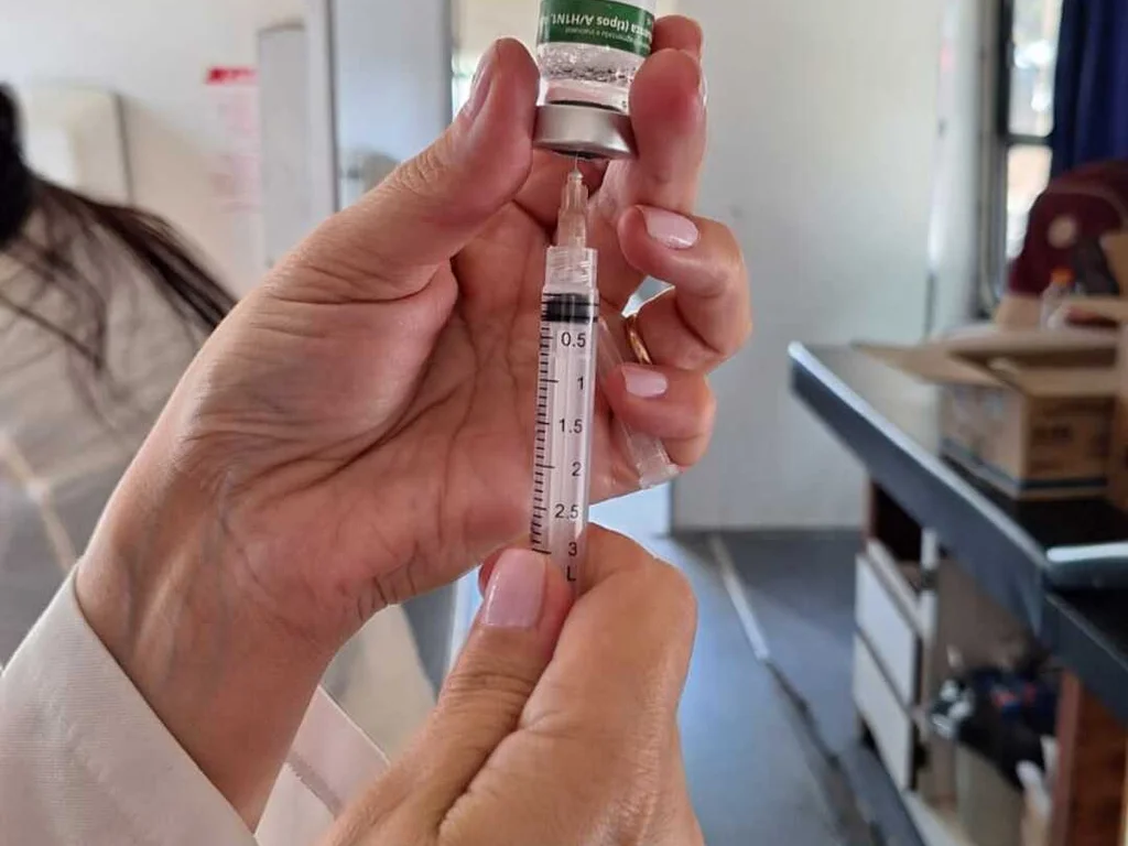 Bagé aplica 1,6 mil doses contra a gripe durante o Dia D