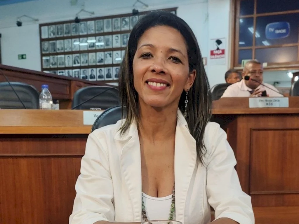 Vereadora auxilia bolsistas da Unipampa