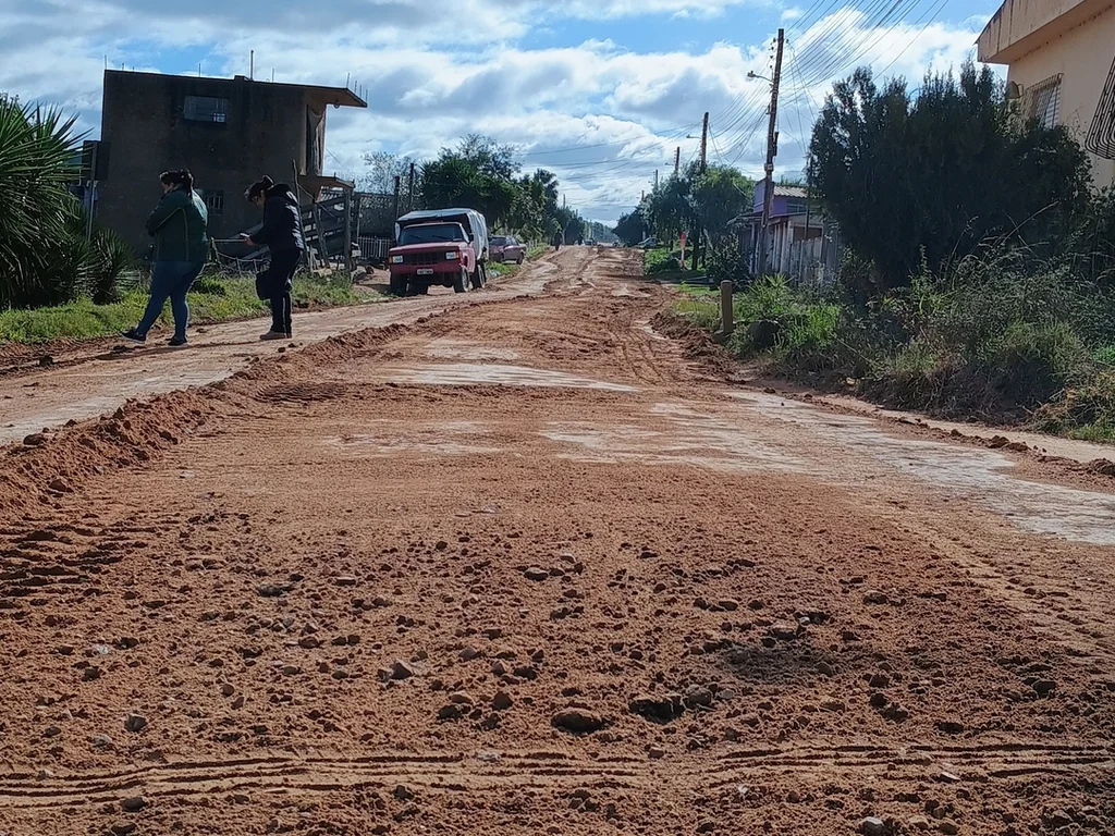 Prefeitura inicia recuperação das ruas afetadas pelas chuvas