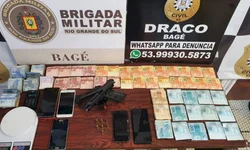Armas e rádios comunicadores são apreendidos